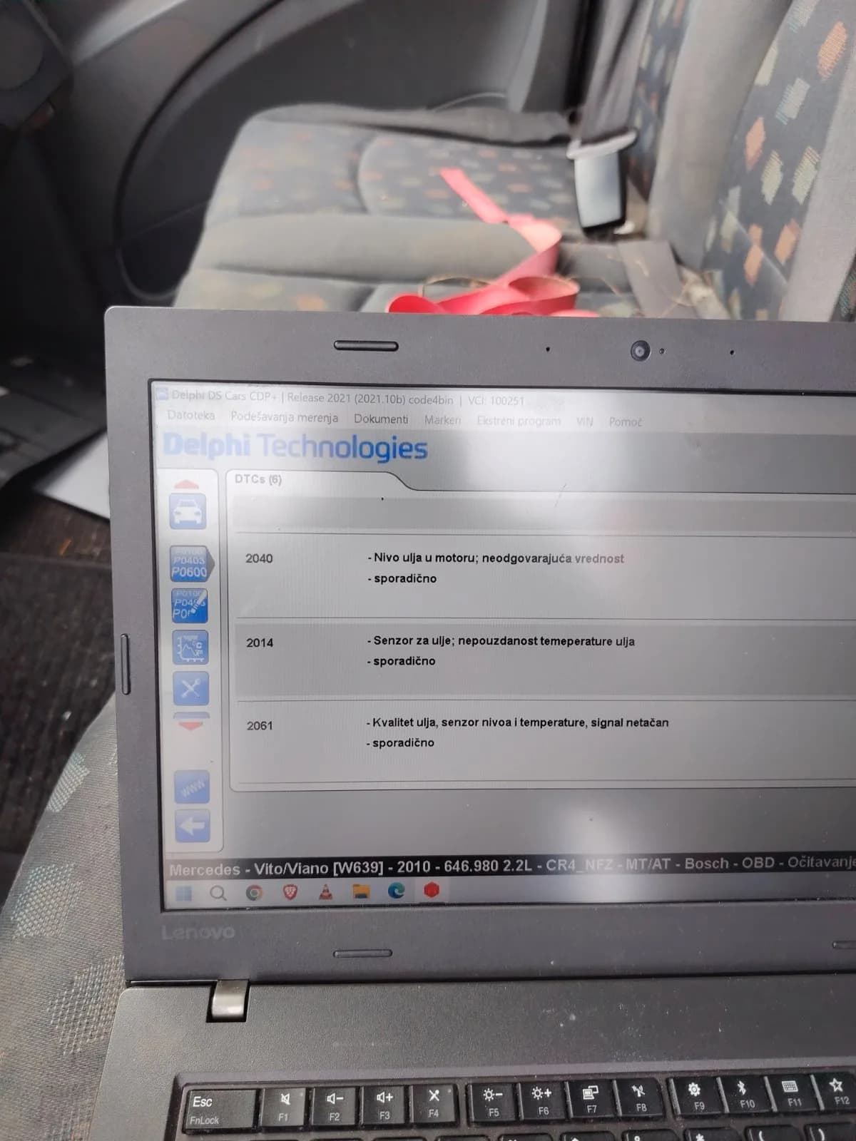 Check engine lampica na instrument tabli — šta znači