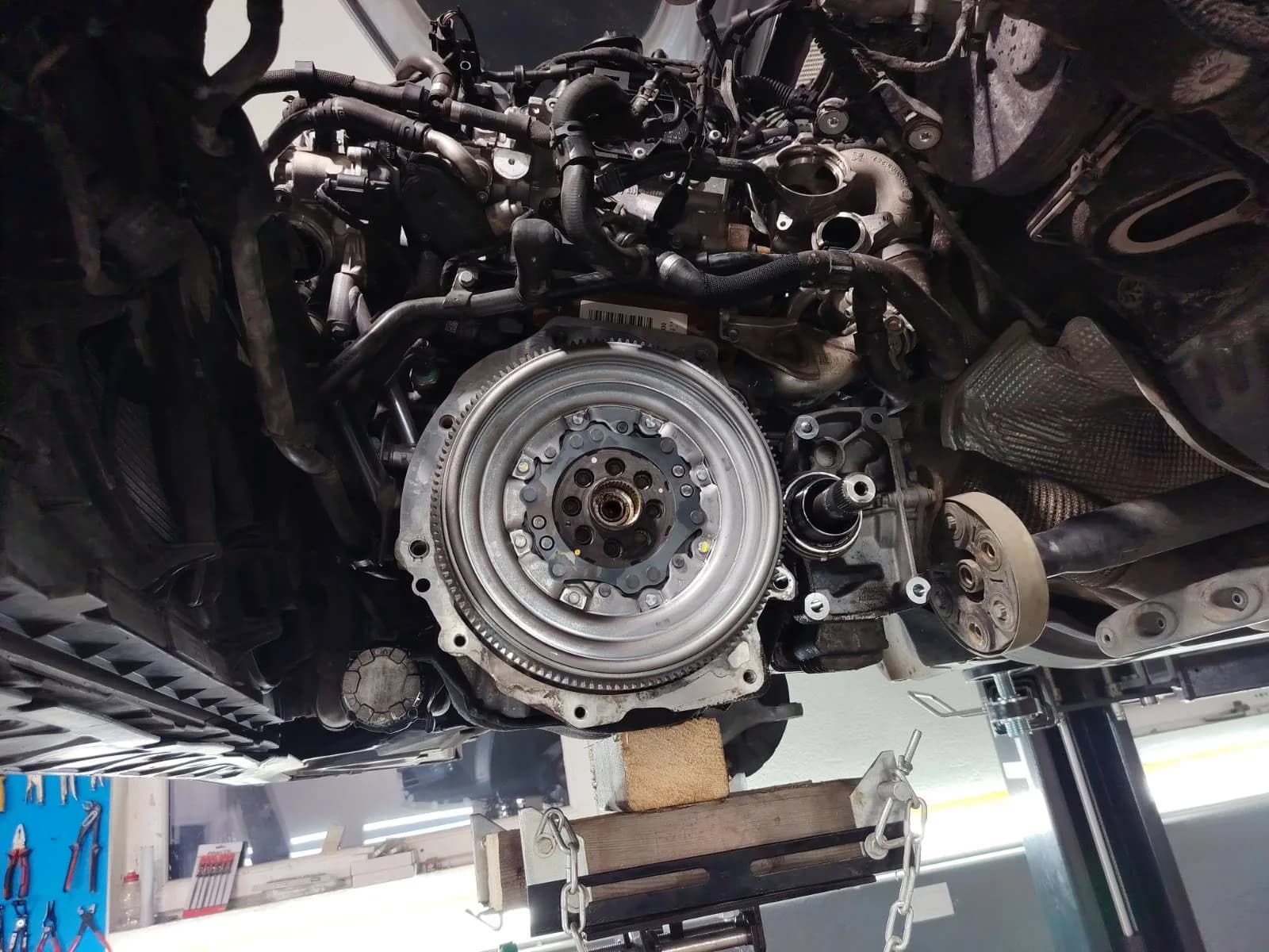 Zamena kompleta kvačila i zamajca, auto servis PAJA Sremčica Beograd